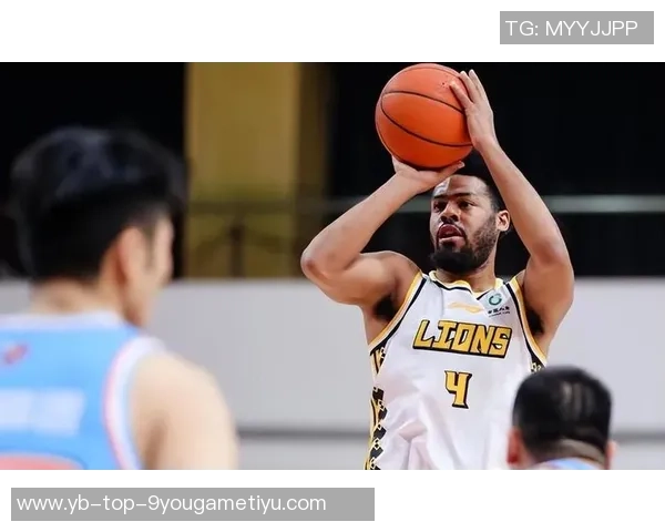 昔日冠军后卫普尔半场表现亮眼贡献11分3板3断展现高难度进攻能力