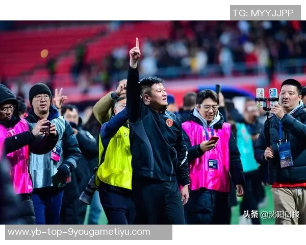 致敬石家庄铁人球迷你们与我们共度风雨携手并肩永远是最棒的第十二人